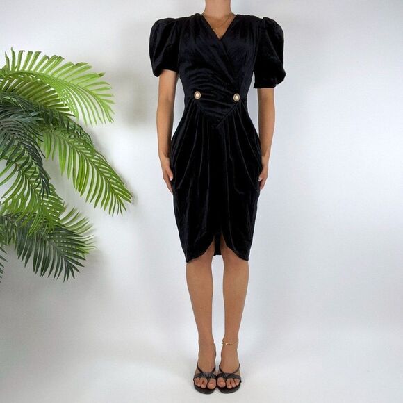 Vintage 80s 90s Black Velvet Classy Short Sleeve Mini Prom Evening Dress / 1 - Picture 1 of 4